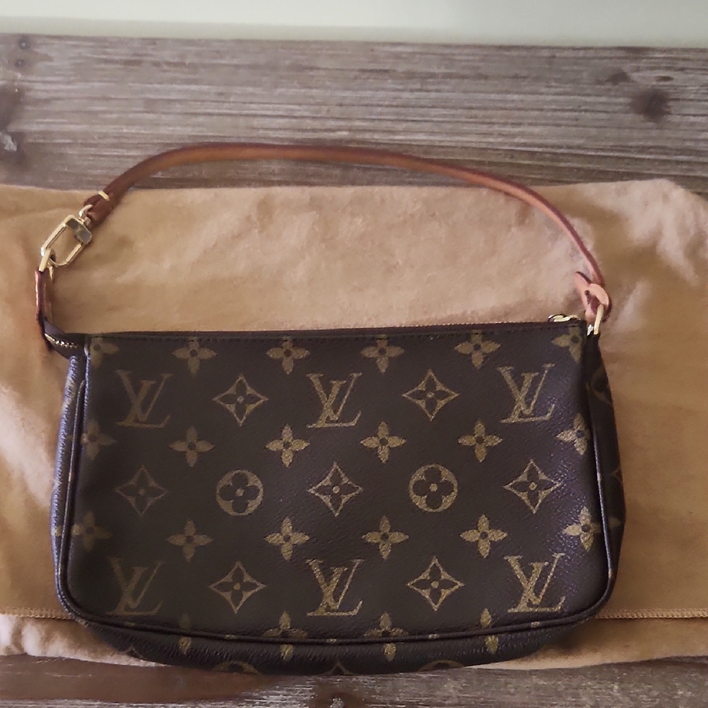 Louis Vuitton Monogram Pochette Accessoires